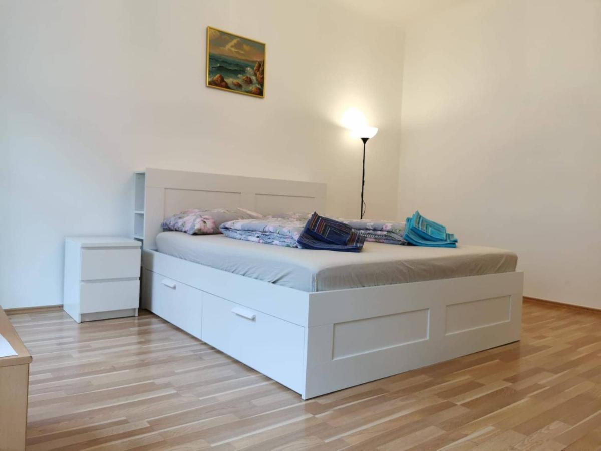 Apartamento Center ! 2 Stops From The Center!