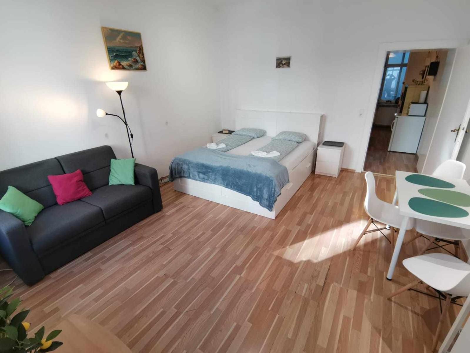 Center ! 2 Stops From The Center! Apartamento *
