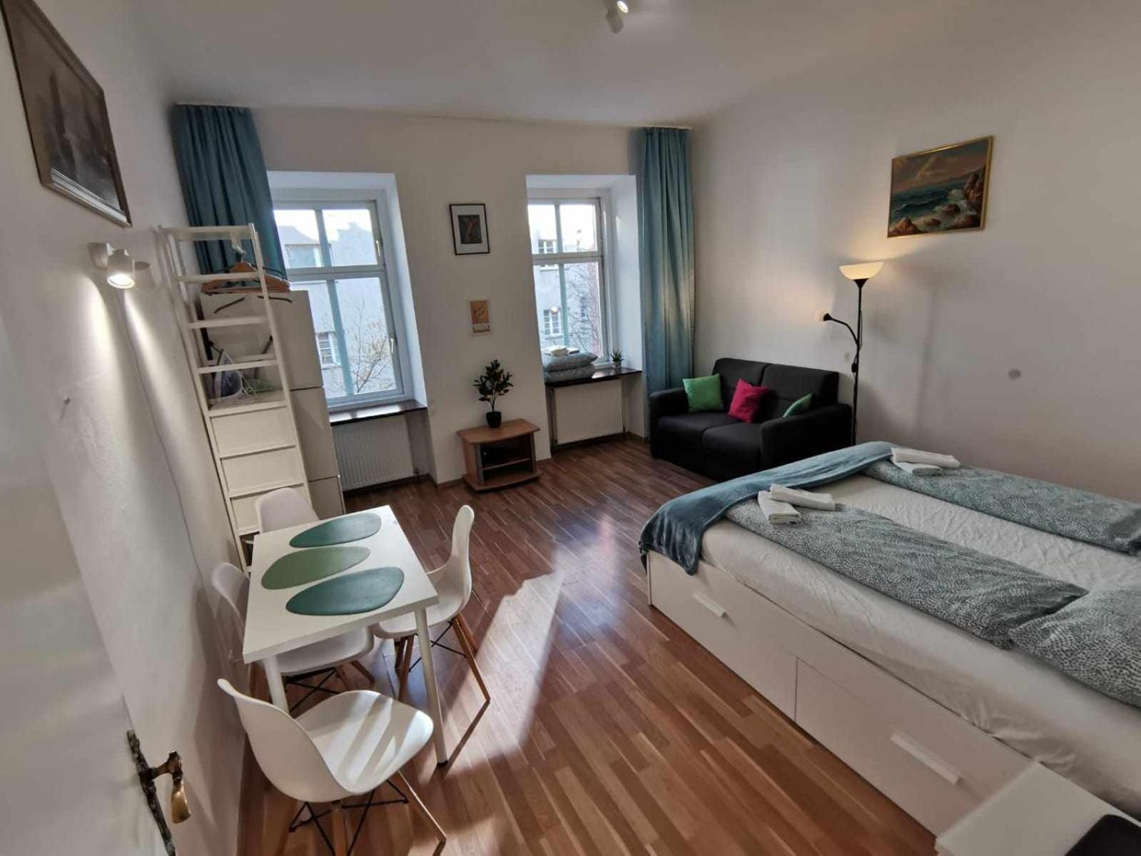 Center ! 2 Stops From The Center! Apartamento *