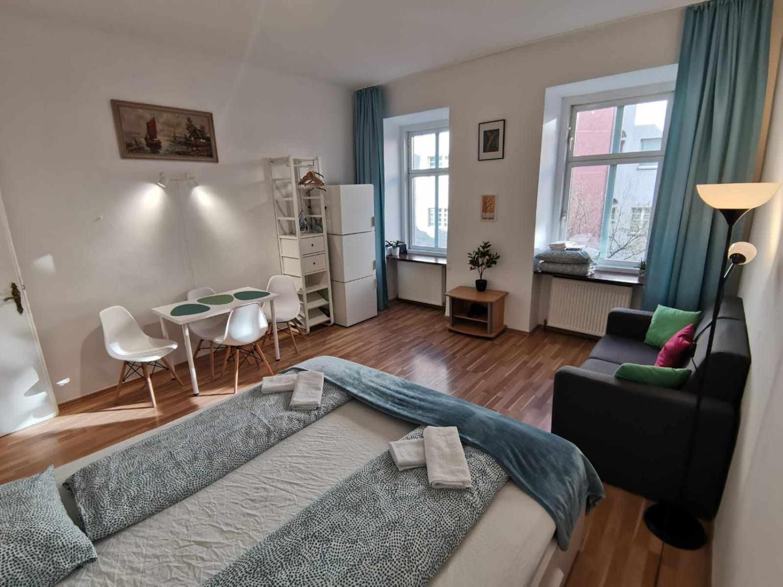 Center ! 2 Stops From The Center! Apartamento